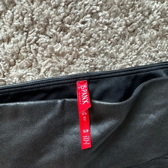 SPANX FAUX LEATHER LEGGING - Picture 2 of 3